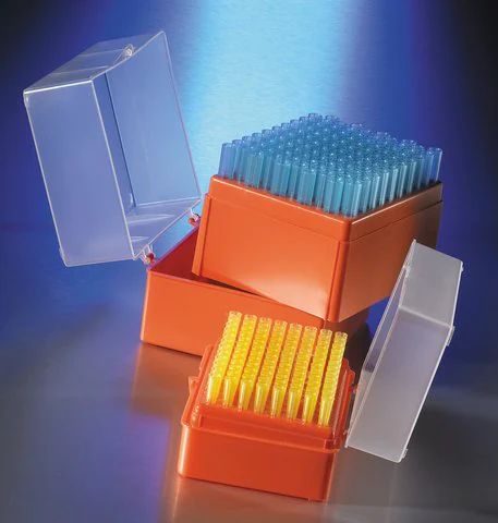 Corning<sup>?</sup> universal fit hinged racked pipet tips